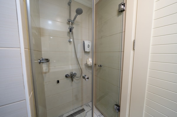 kara-manzarali-banyo1-175325256605_20250723093612.jpeg